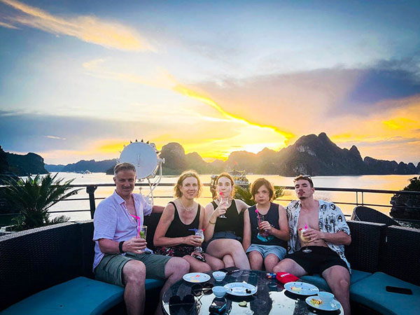 Why Cruise Travelers Prefer Door-to-Door Transfers in Vietnam